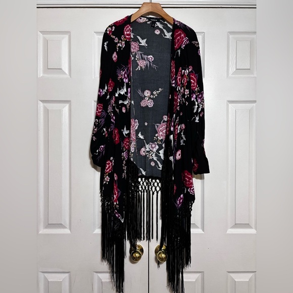 TORRID Black Floral Friged Open Front Kimono Size
1X - Picture 2 of 5